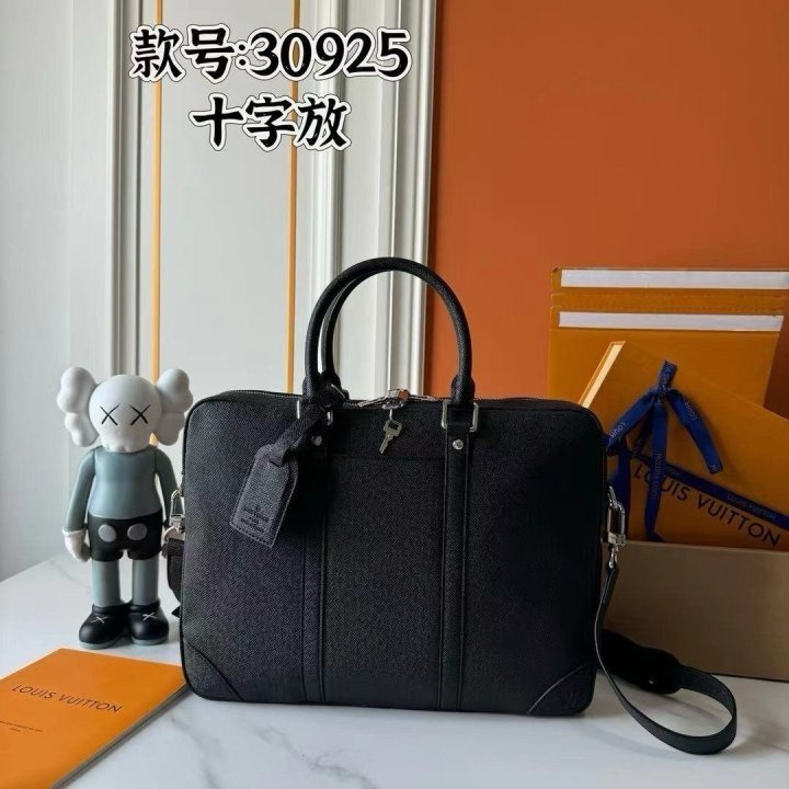 LV 루이비통 포르트 보야주