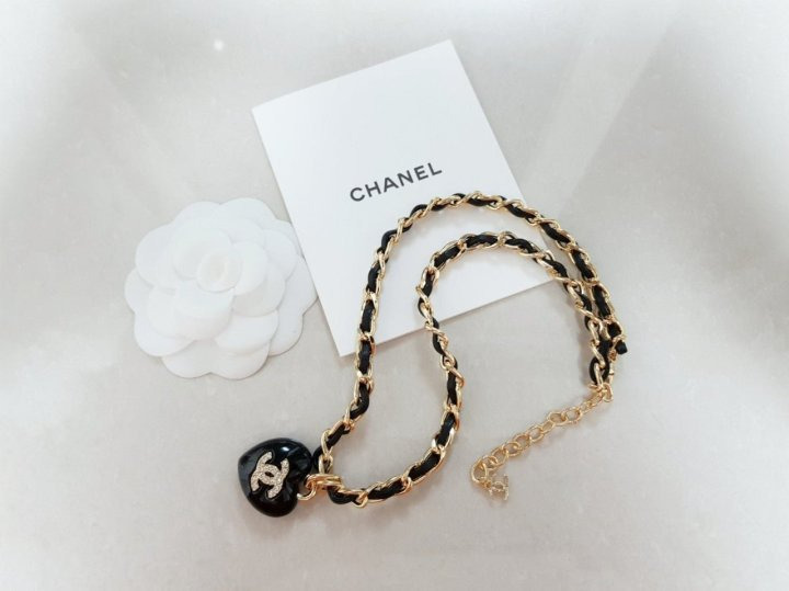 CN 샤넬 하트 레더 목걸이 