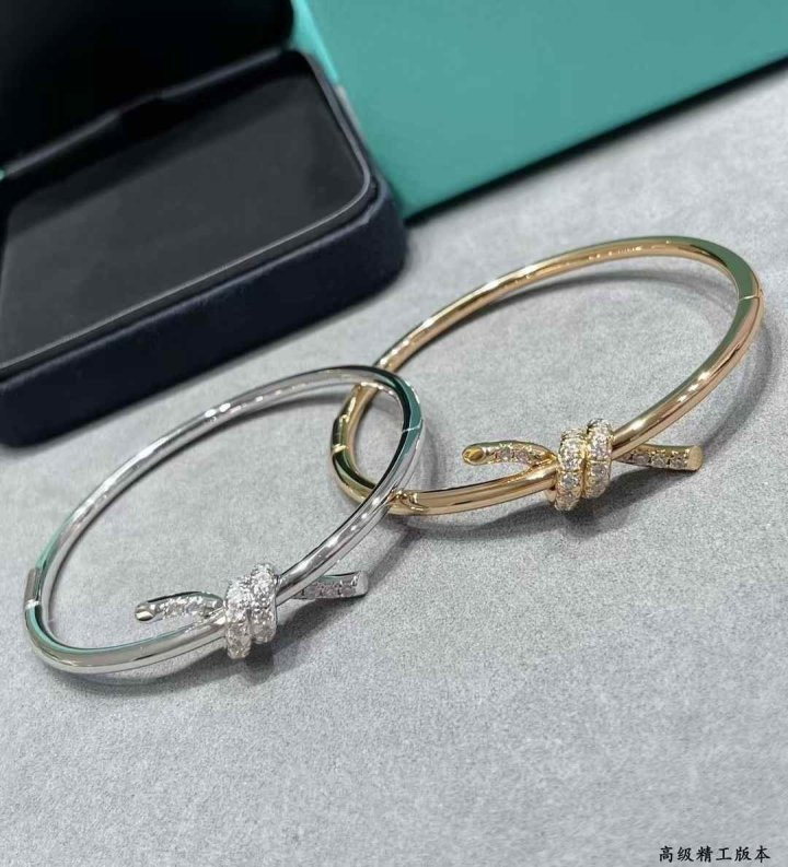 TC 티파니 노트 와이어 뱅글 