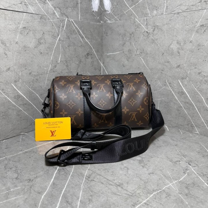 LV 루이비통 키폴 반둘리에 25 토뤼용(띠블랙) 