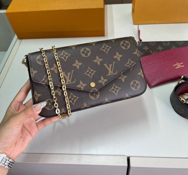 LV 루이비통 포쉐트 펠리시 모노그램 체인 크로스백