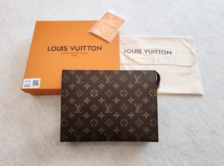 LV 루이비통 토일레트리 파우치 클러치백( M47542) 