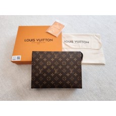 LV 루이비통 토일레트리 파우치 클러치백( M47542) 