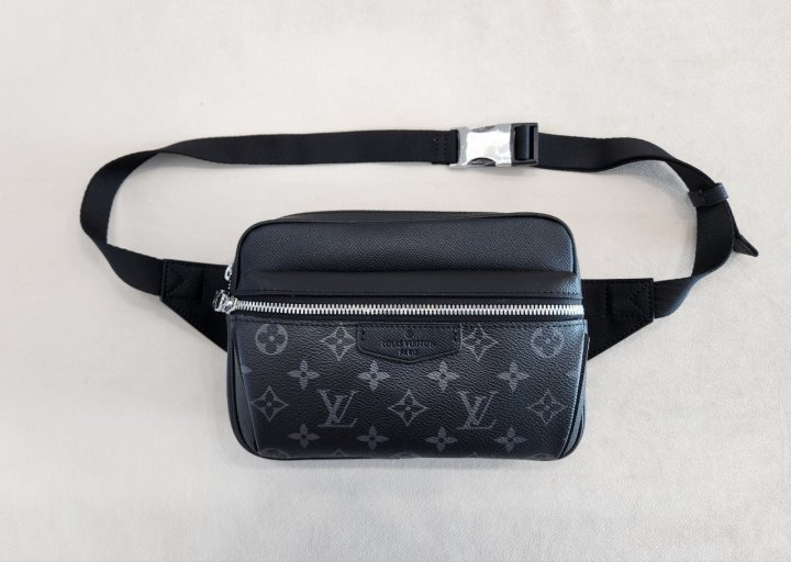 LV 루이비통 [최상급] L 아웃도어 범백 힙색 M30245 