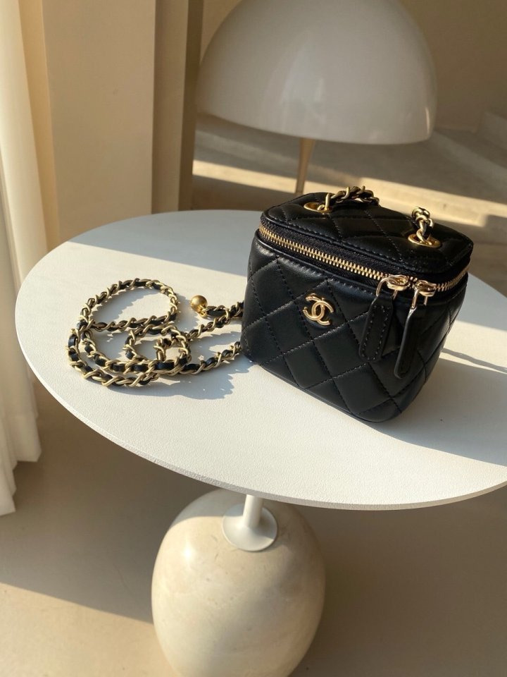 CN 샤넬 베니티 미니 골드볼  