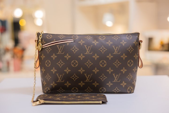 LV 루이비통 [ 고급 안감 레드 ] 미노 크로스백+파우치set 1 