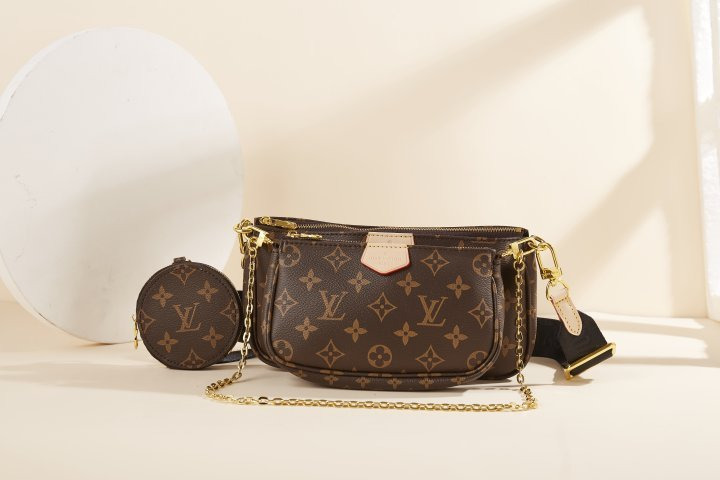 LV 루이비통 고급 멀티 포쉐트 악세수아 블랙 1 