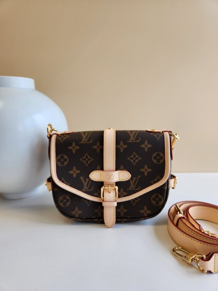 LV 루이비통 소뮈르BB  