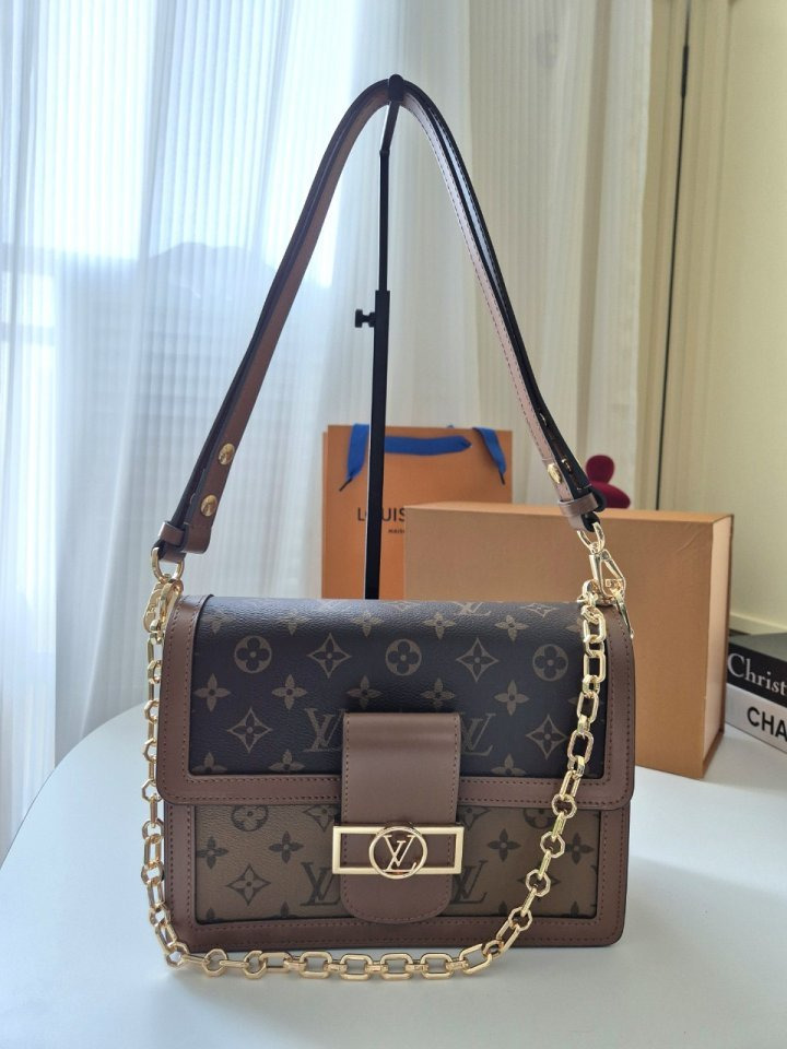 LV 루이비통 도핀백 미듐 