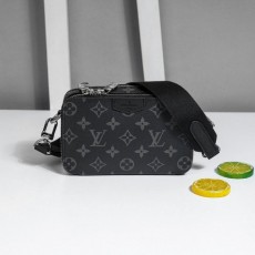 LV 루이비통 알파 크로스 