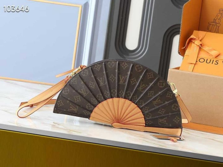 LV 루이비통 부채 크로스  