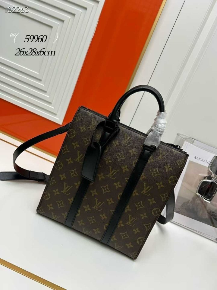 LV 루이비통 모노 삭플라 