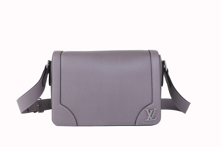 LV 루이비통 고급 타이가 뉴 플랩 메신저백 2 