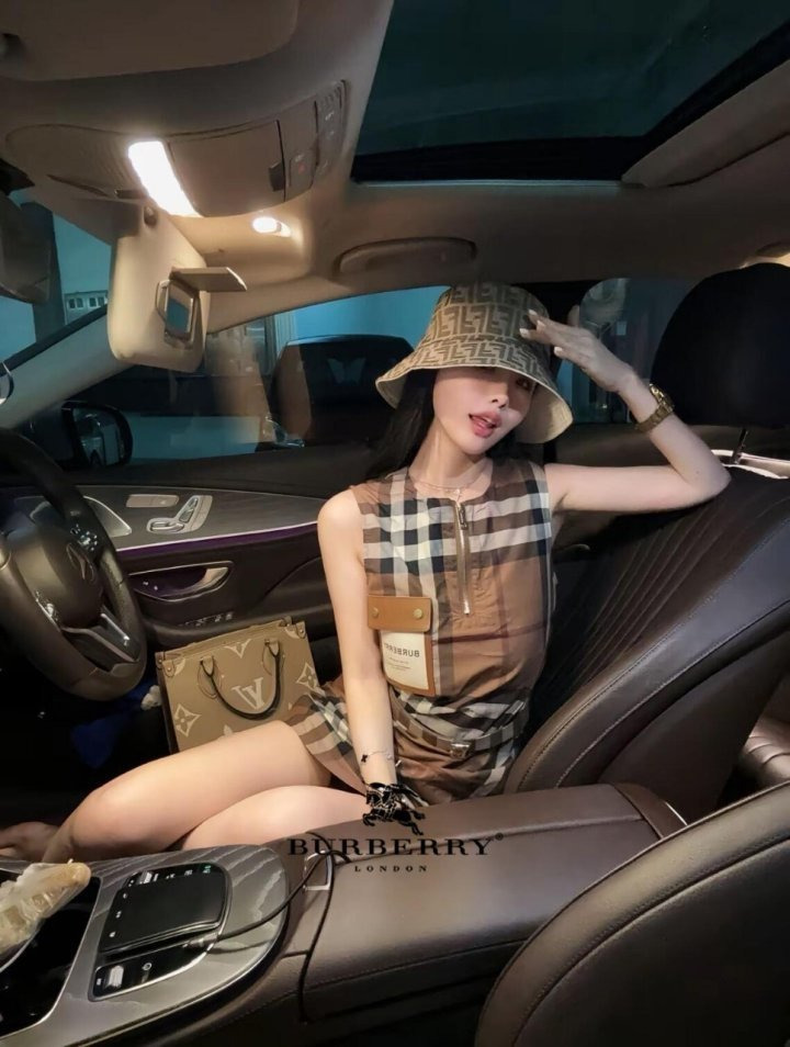 BB 버버리 민소매 로고 패치 원피스 