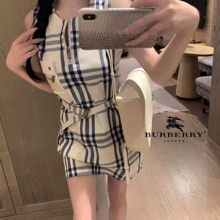 BB 버버리 민소매 로고 패치 원피스