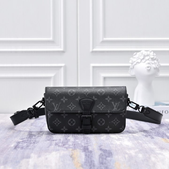 LV 루이비통 몽수리 웨어러블 월릿(M83567) 