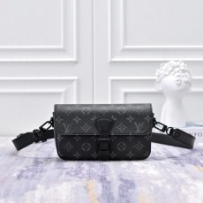 LV 루이비통 몽수리 웨어러블 월릿(M83567) 