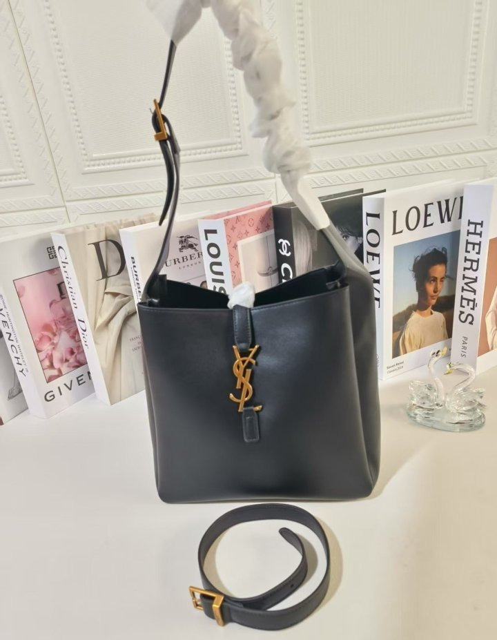 YS 생로랑 LE5A7 숄더백 