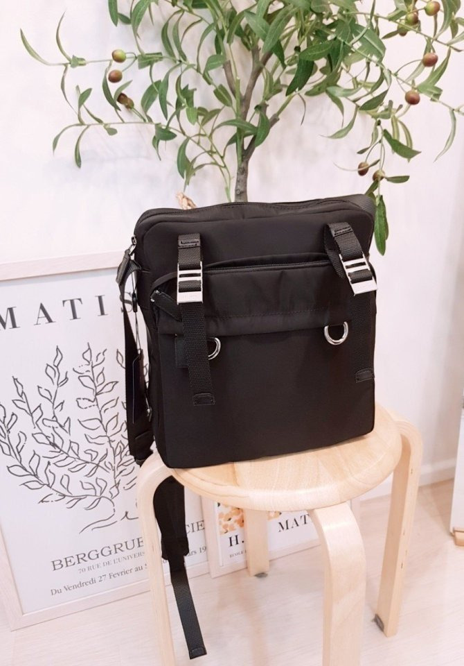 PD 프라다 삼각로고 크로스 