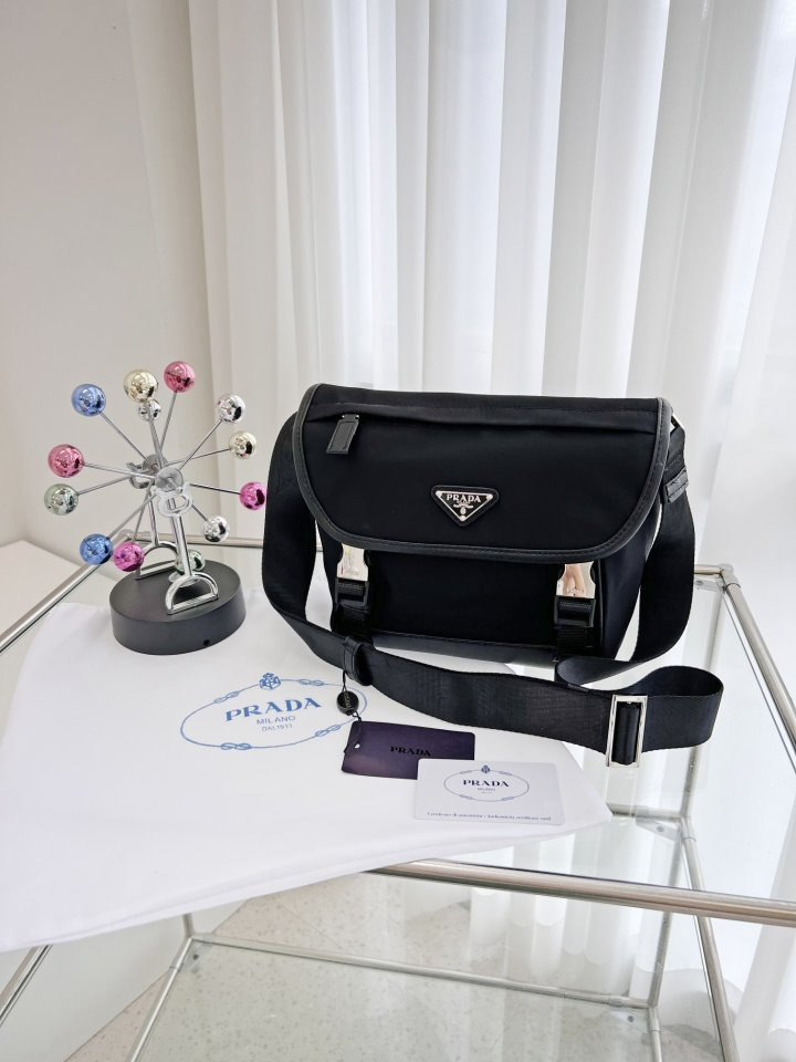 PD 프라다 리나일론 사피아노 가죽 숄더백