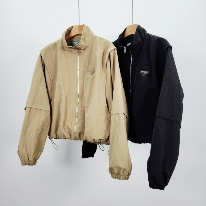 PD 프라다 하이넥 절개 점퍼 