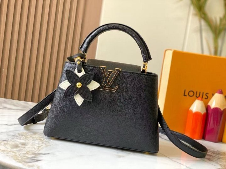 LV 루이비통 카푸신 bb 