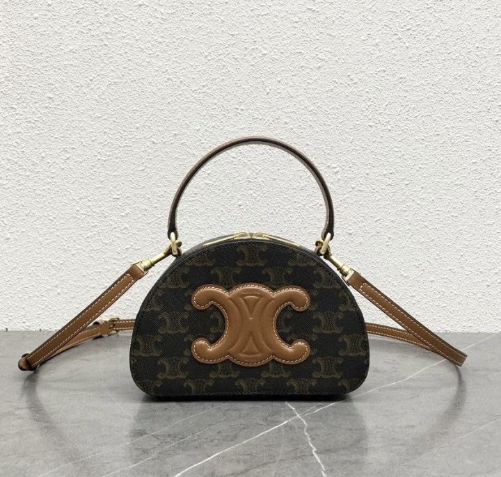 CL 셀린느 하프 문 케이스 