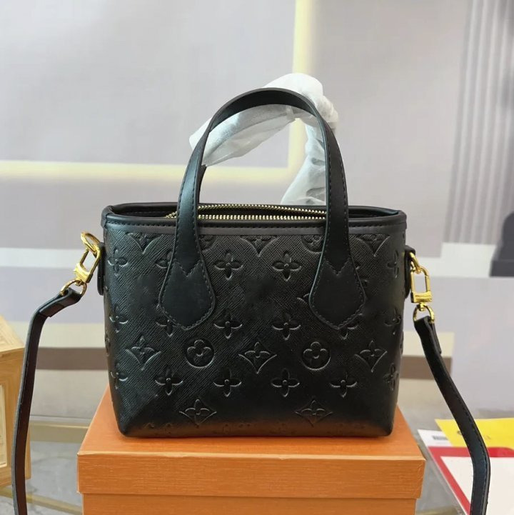 LV 루이비통 토트 엠보싱 클래식 핸드백 LV_2 