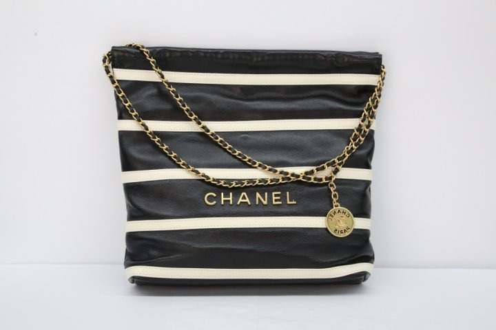 CN 샤넬 22백 블랙 & 골드 뉴 컬러