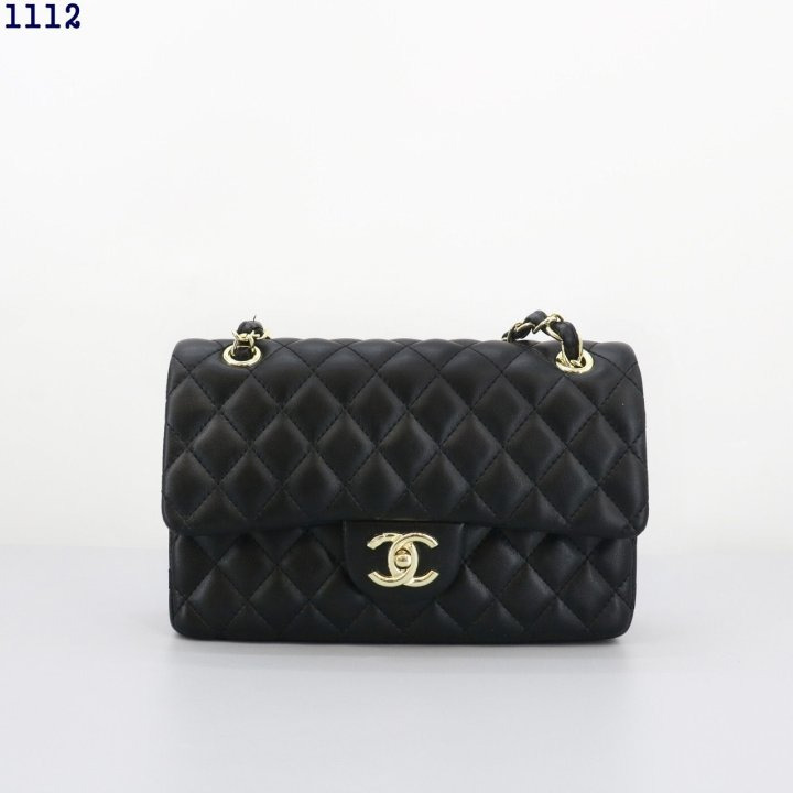 CN 샤넬 미디움 램스킨 & 골드 메탈 블랙