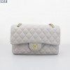 CN 샤넬 미디움 램스킨 & 골드 메탈 그레이