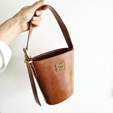 MU 미우미우 클레식원통 