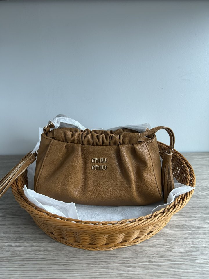 MU 미우미우 조이 나파 레더백 MI_4 