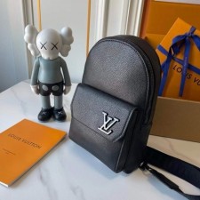 LV 루이비통 타이거 파일럿 슬링백 