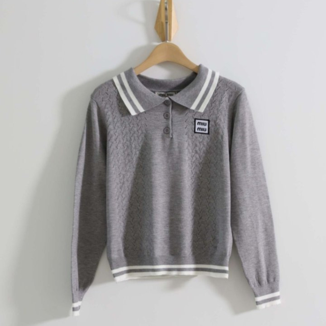 MU 미우미우 레트로 배색 니트 스웨터  