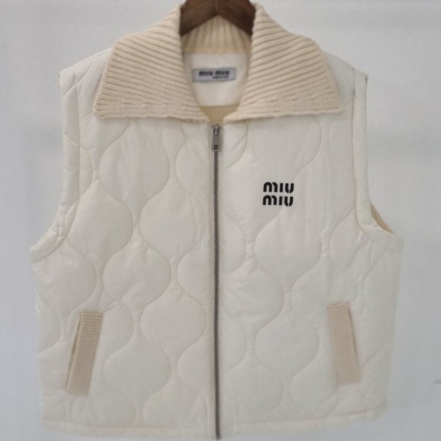 MU 미우미우 누빔배색 조끼 