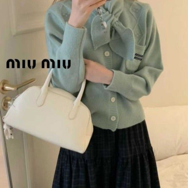 MU 미우미우 큐트 피셔 니트 