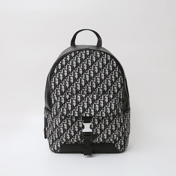 DO 디올 오블리크 익스플로러 백팩