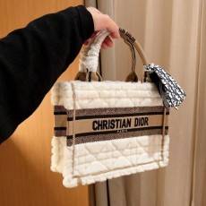 DO 디올 북 도트 까나쥬 시어링백 