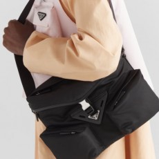 PD 프라다 기하학 메신저백 