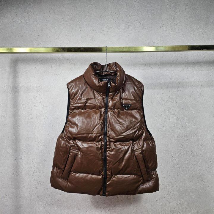 PD 프라다 P 유광 스트링 트웨이 패딩 베스트