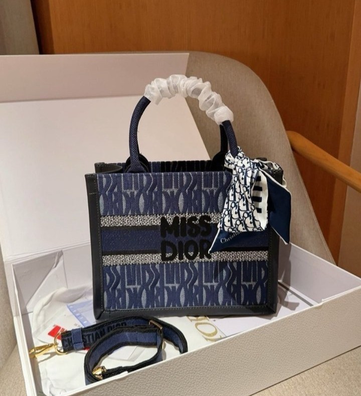 DO 디올 미스 북토트 스몰 