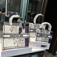 DO 디올 고급 자수 북 토트백 