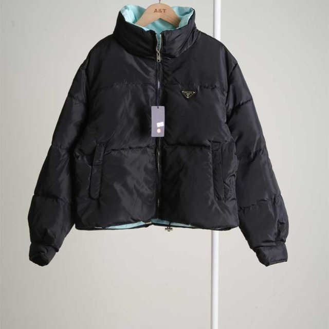 PD 프라다 리나일론 트라이앵글 로고 다운 패딩