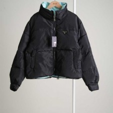 PD 프라다 리나일론 트라이앵글 로고 다운 패딩