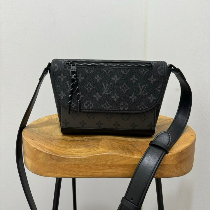LV 루이비통 펄스 메신져백 