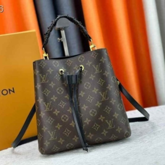 LV 루이비통 꽈배기 네오노에  