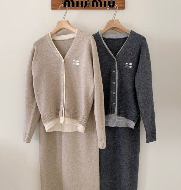 MU 미우미우 더블가디건&반팔원피스 세트  