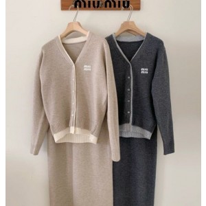 MU 미우미우 더블가디건&반팔원피스 세트  