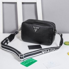 PD 프라다 신형 카메라백 